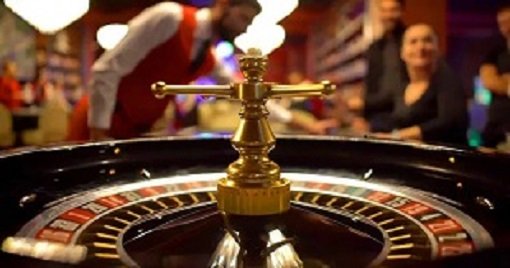 Roulette Table တွင် ဘောလုံးလည်နေသောမြင်ကွင်း